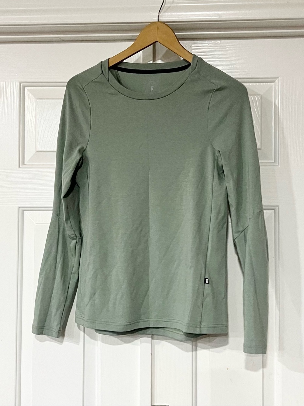 On Cloud Running | Focus Long-Sleeve Outdoor Top - Sage Green Tee